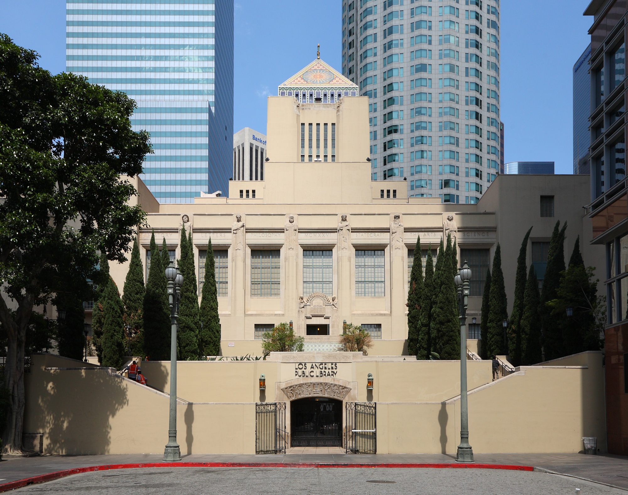 LA central library building